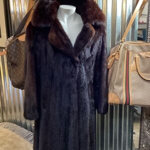 Luxurious chocolate mink In perfect condition exterior    Gorgeous.